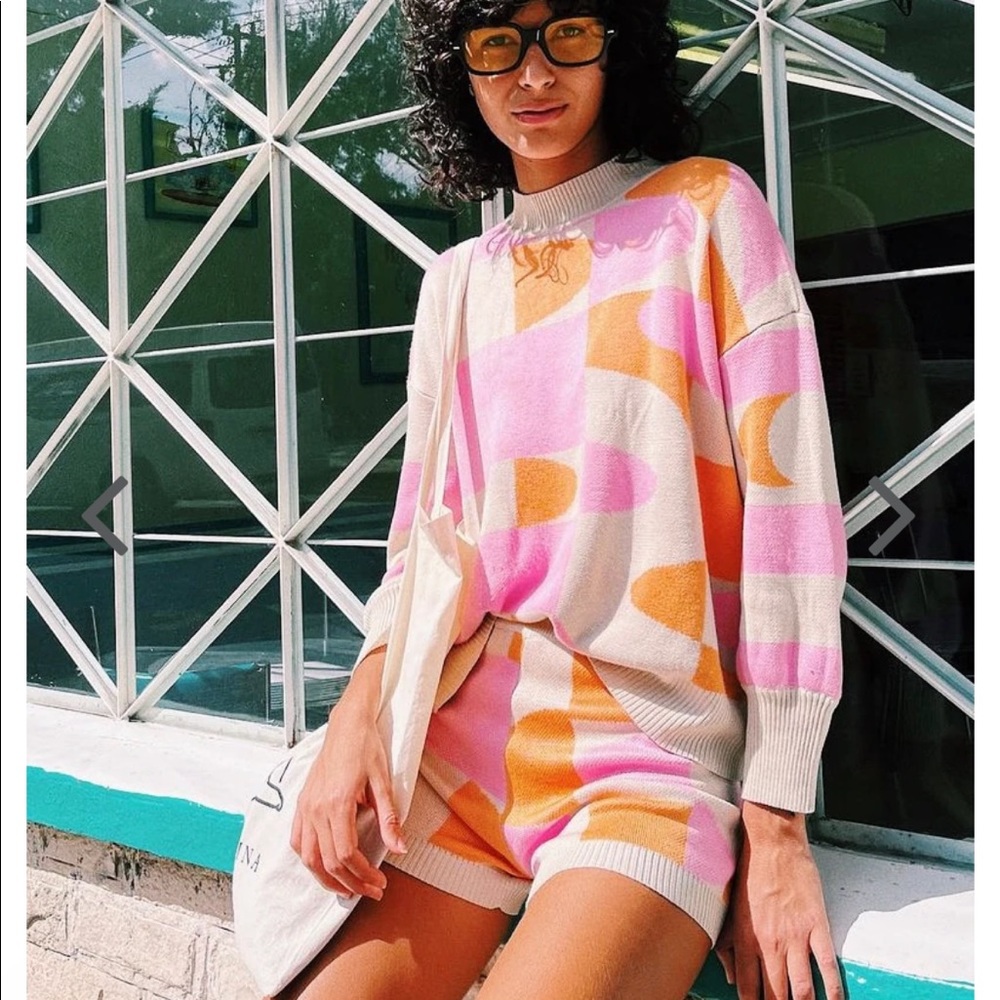 Verge girl sweater